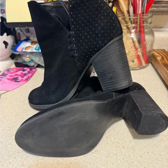 Steve Madden Black Suede Ankle Booties - Picture 3 of 4